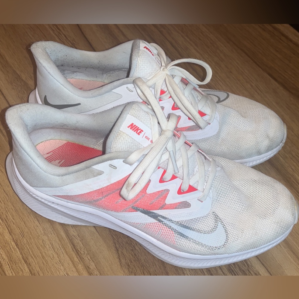 Women’s Nike shoes size 9